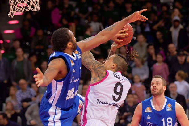 队后防线至 队后防线至